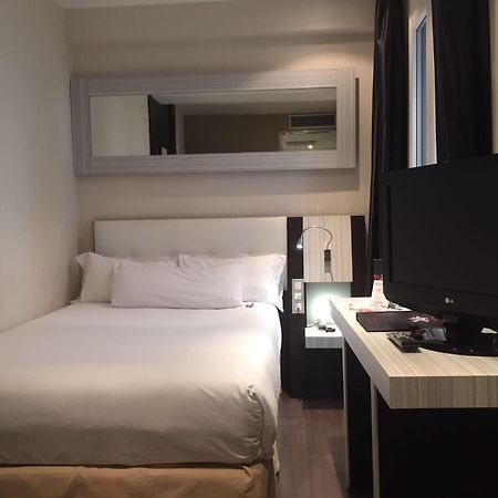 เปอตี พาเลซ อาเรนัล Hotel มาดริด ภายนอก รูปภาพ