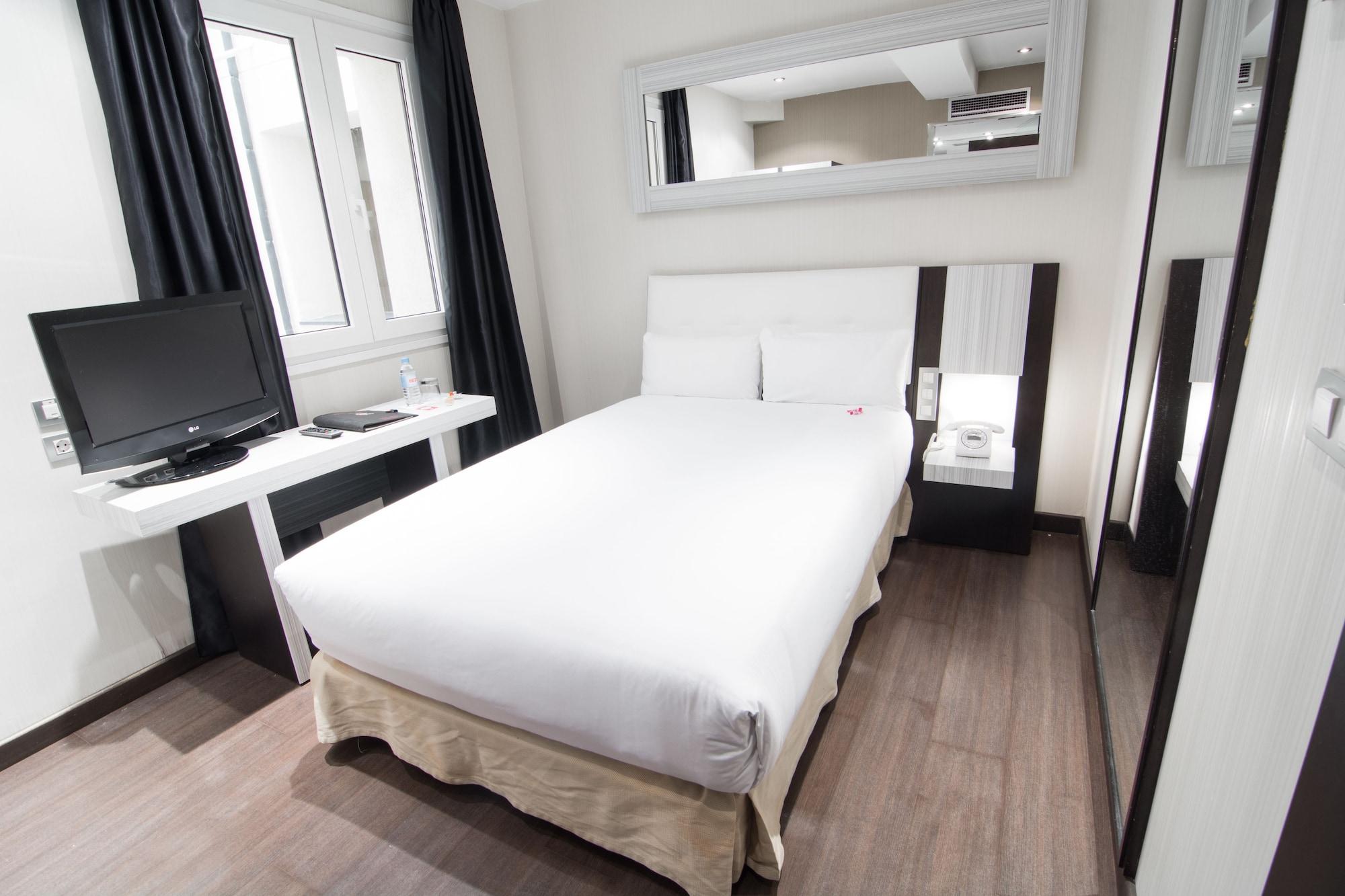 เปอตี พาเลซ อาเรนัล Hotel มาดริด ภายนอก รูปภาพ