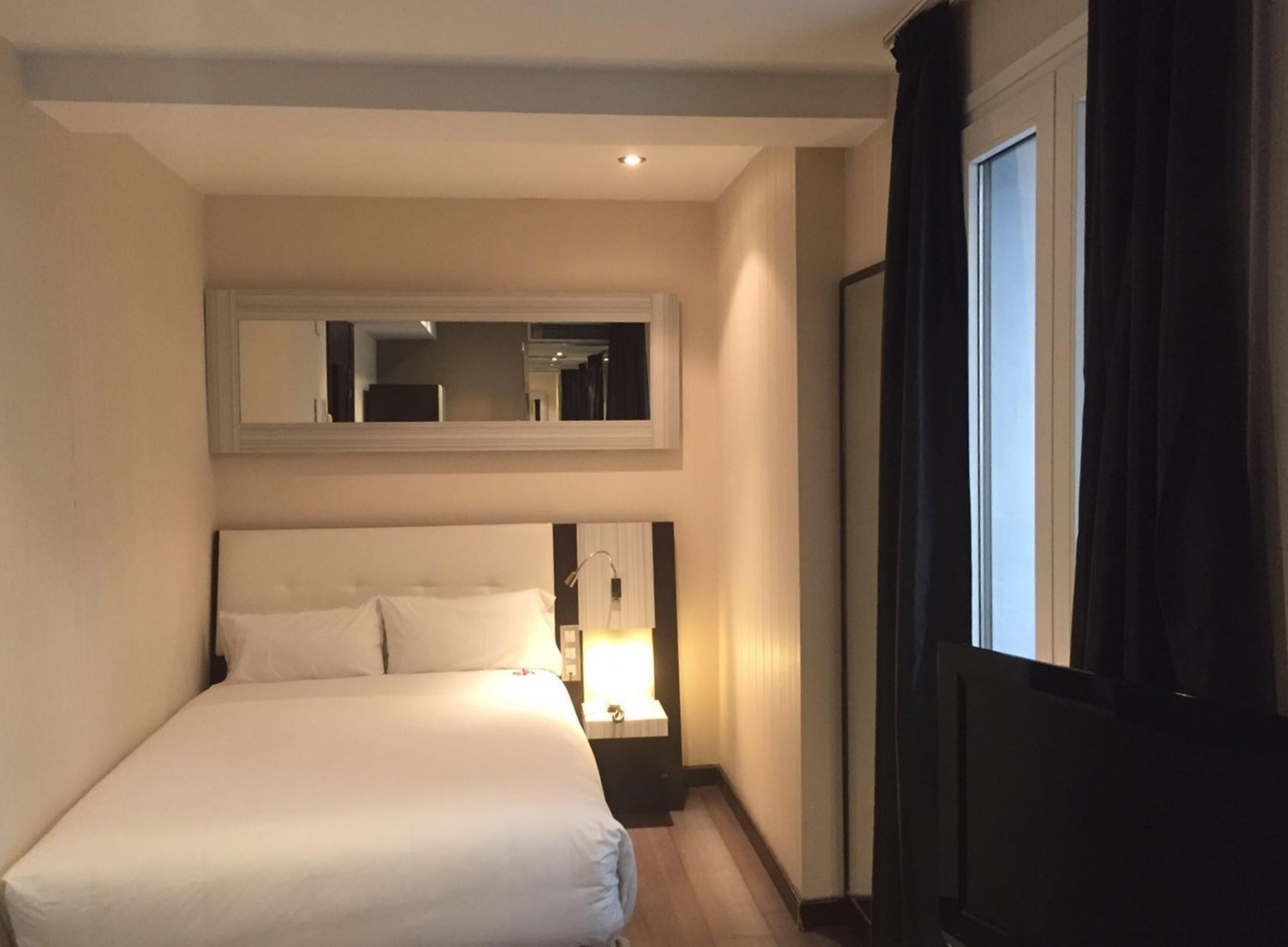 เปอตี พาเลซ อาเรนัล Hotel มาดริด ภายนอก รูปภาพ