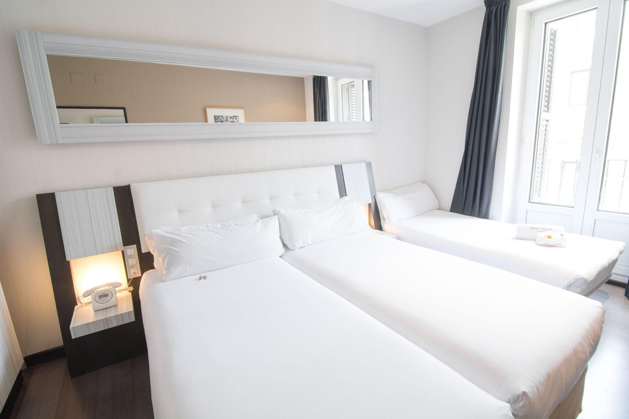 เปอตี พาเลซ อาเรนัล Hotel มาดริด ภายนอก รูปภาพ