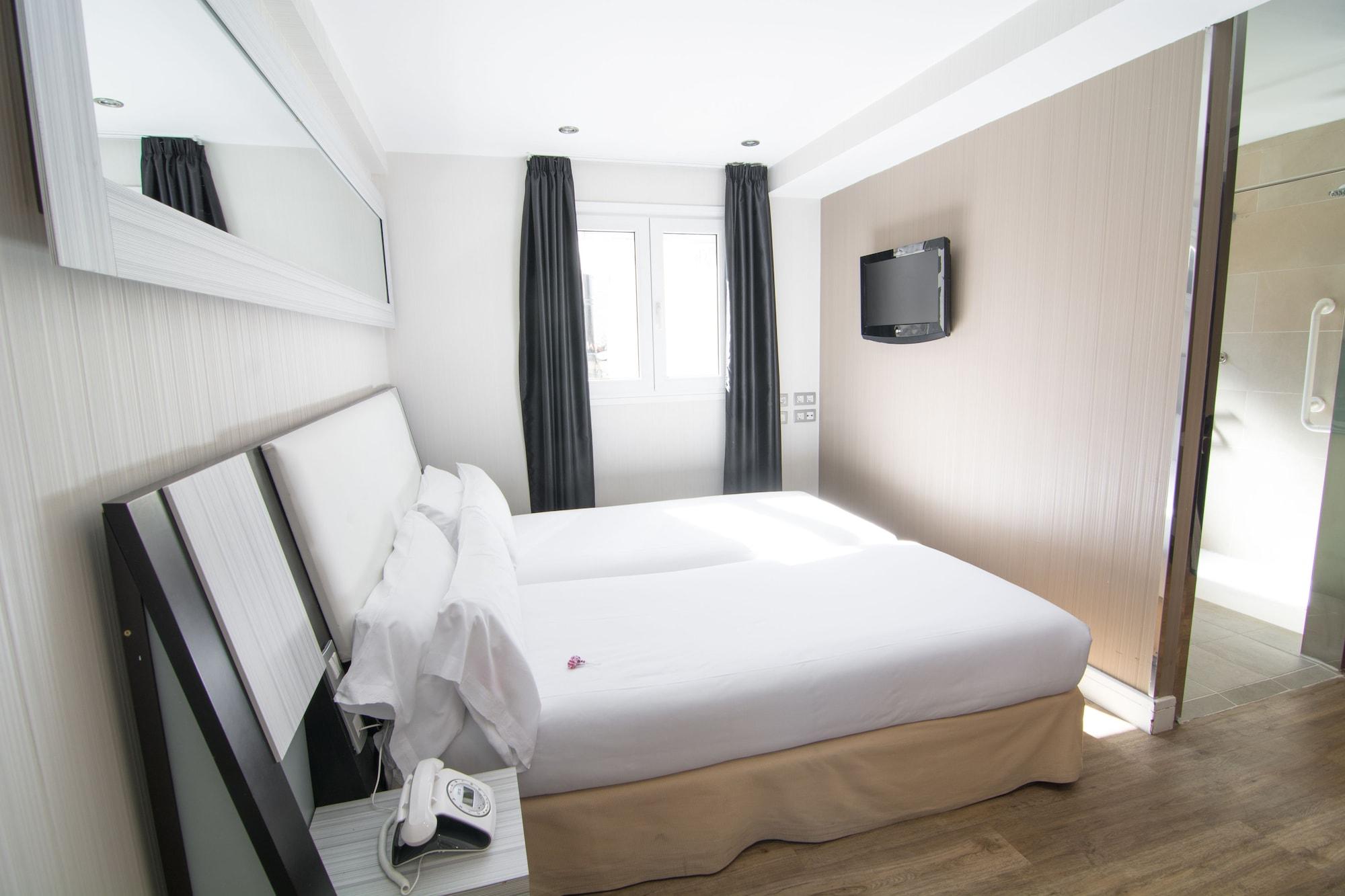 เปอตี พาเลซ อาเรนัล Hotel มาดริด ภายนอก รูปภาพ