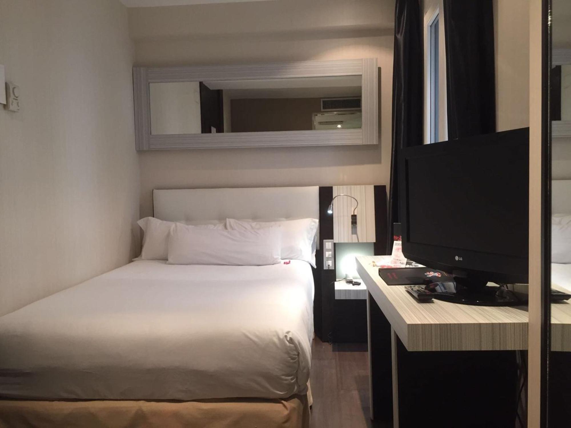 เปอตี พาเลซ อาเรนัล Hotel มาดริด ภายนอก รูปภาพ