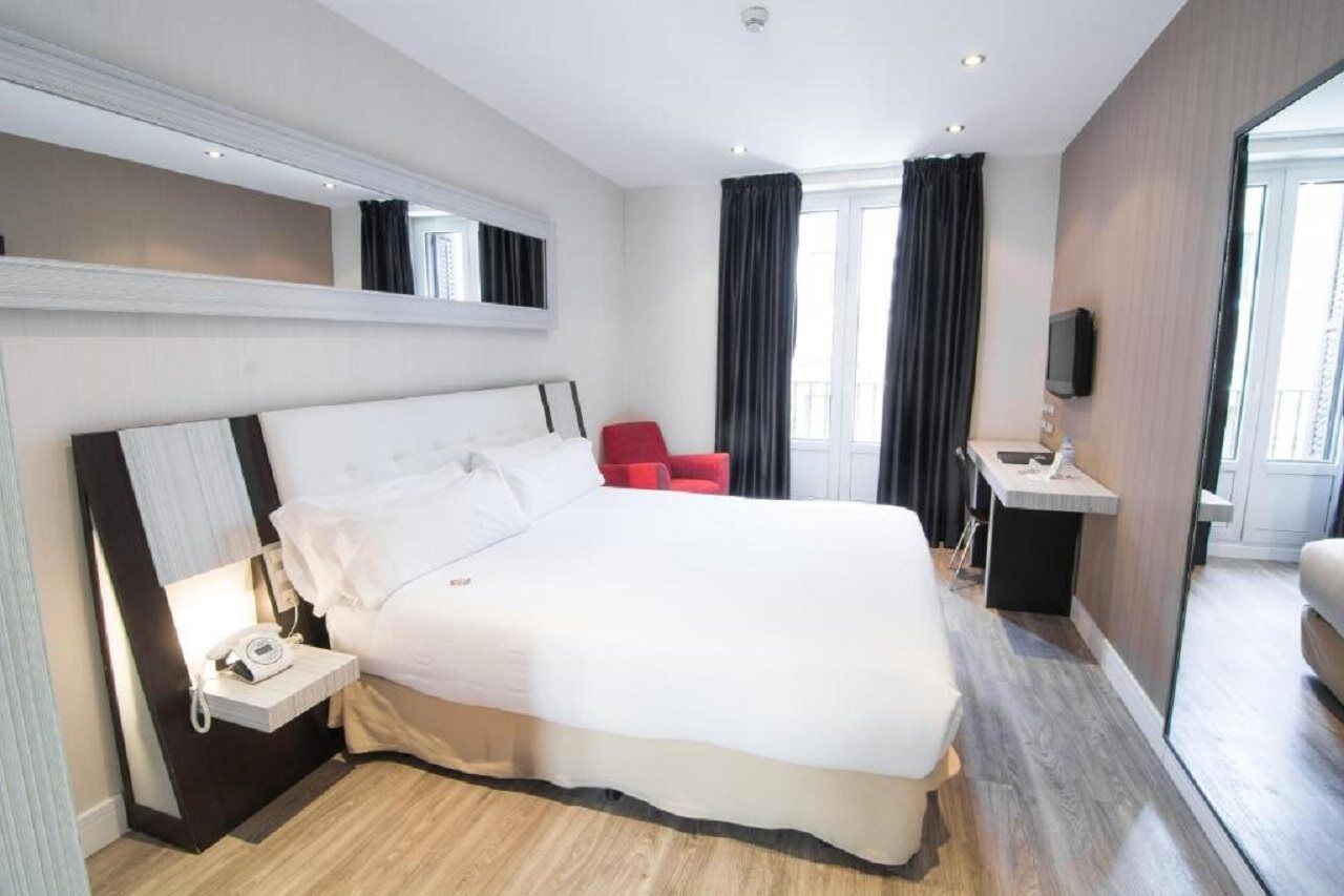 เปอตี พาเลซ อาเรนัล Hotel มาดริด ภายนอก รูปภาพ