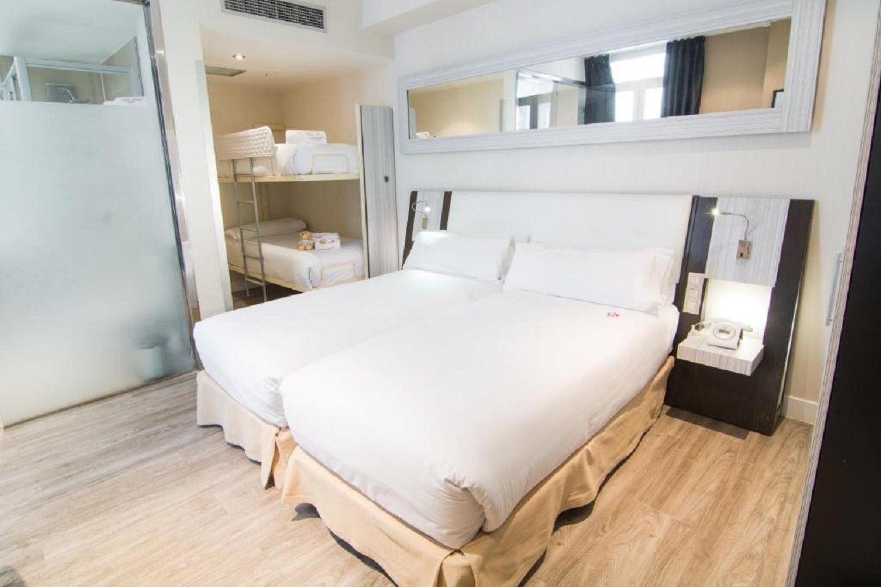 เปอตี พาเลซ อาเรนัล Hotel มาดริด ภายนอก รูปภาพ